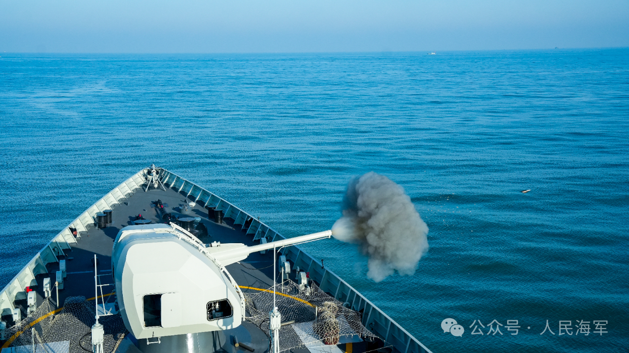 海上亮“舰” 直击舰艇编队实战练兵