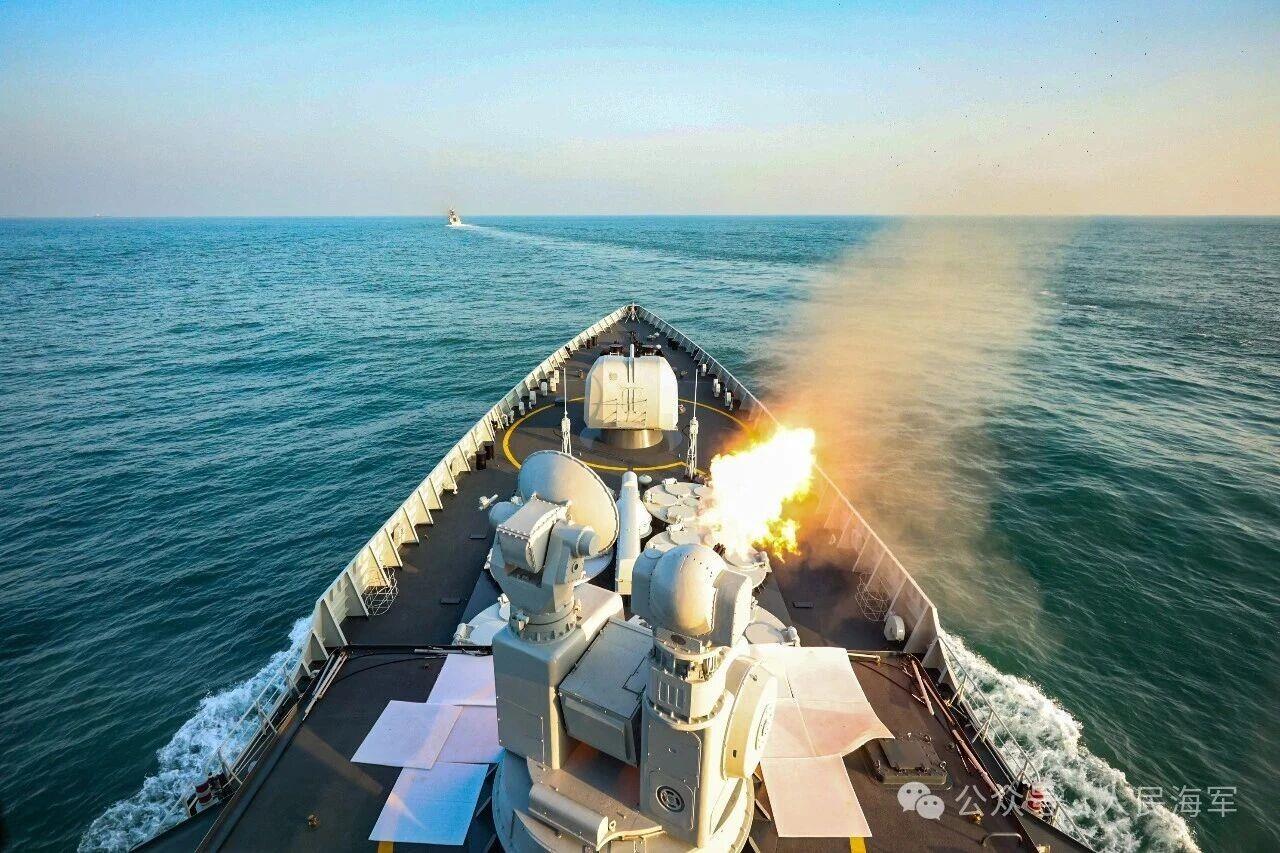 海上亮“舰” 直击舰艇编队实战练兵