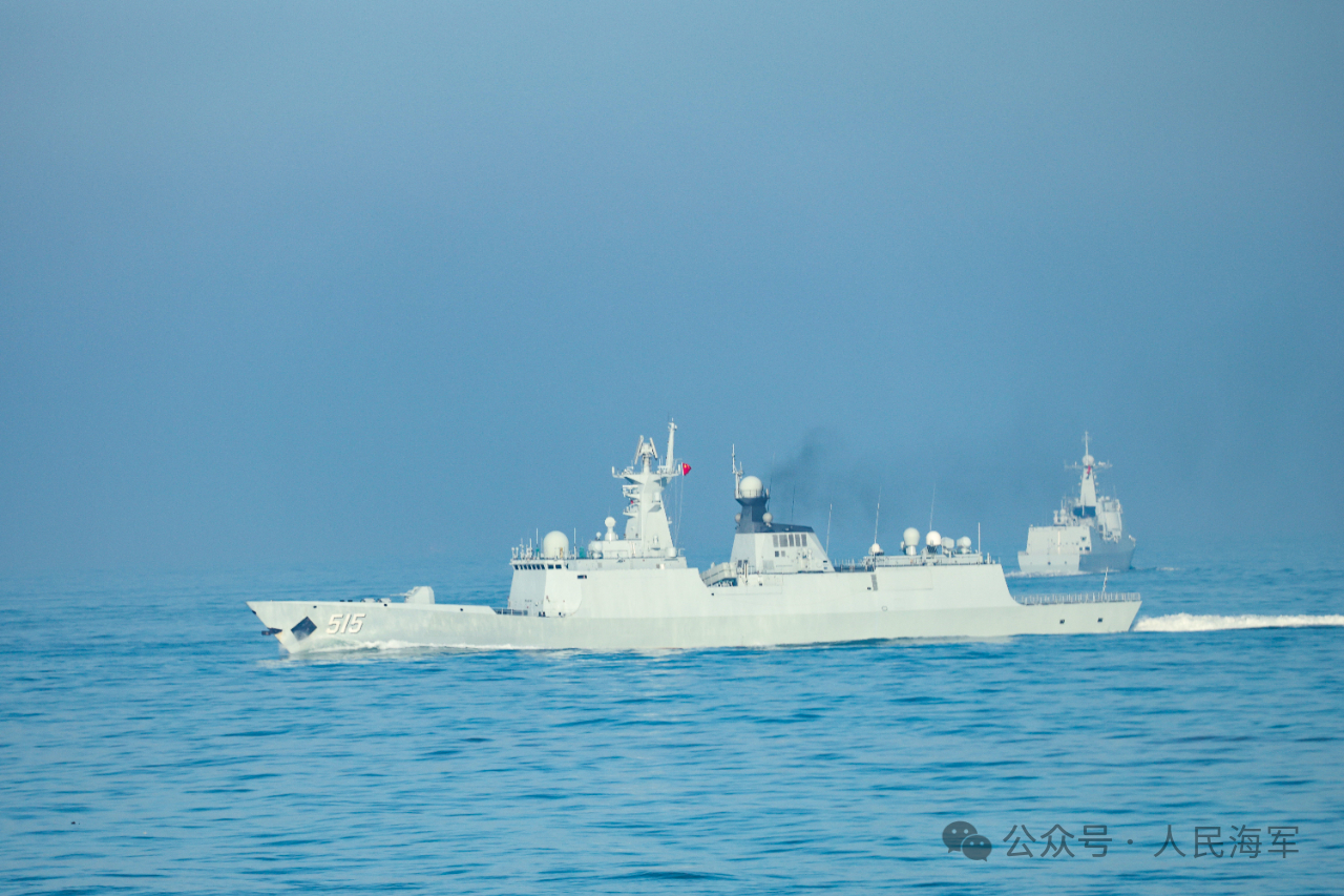 海上亮“舰” 直击舰艇编队实战练兵