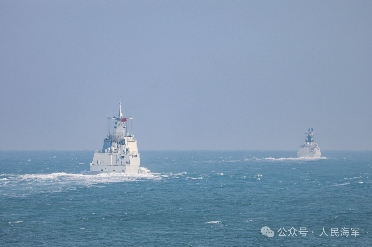 海上亮“舰” 直击舰艇编队实战练兵