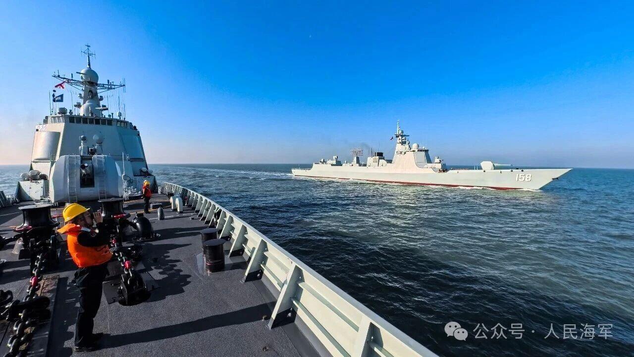 海上亮“舰” 直击舰艇编队实战练兵