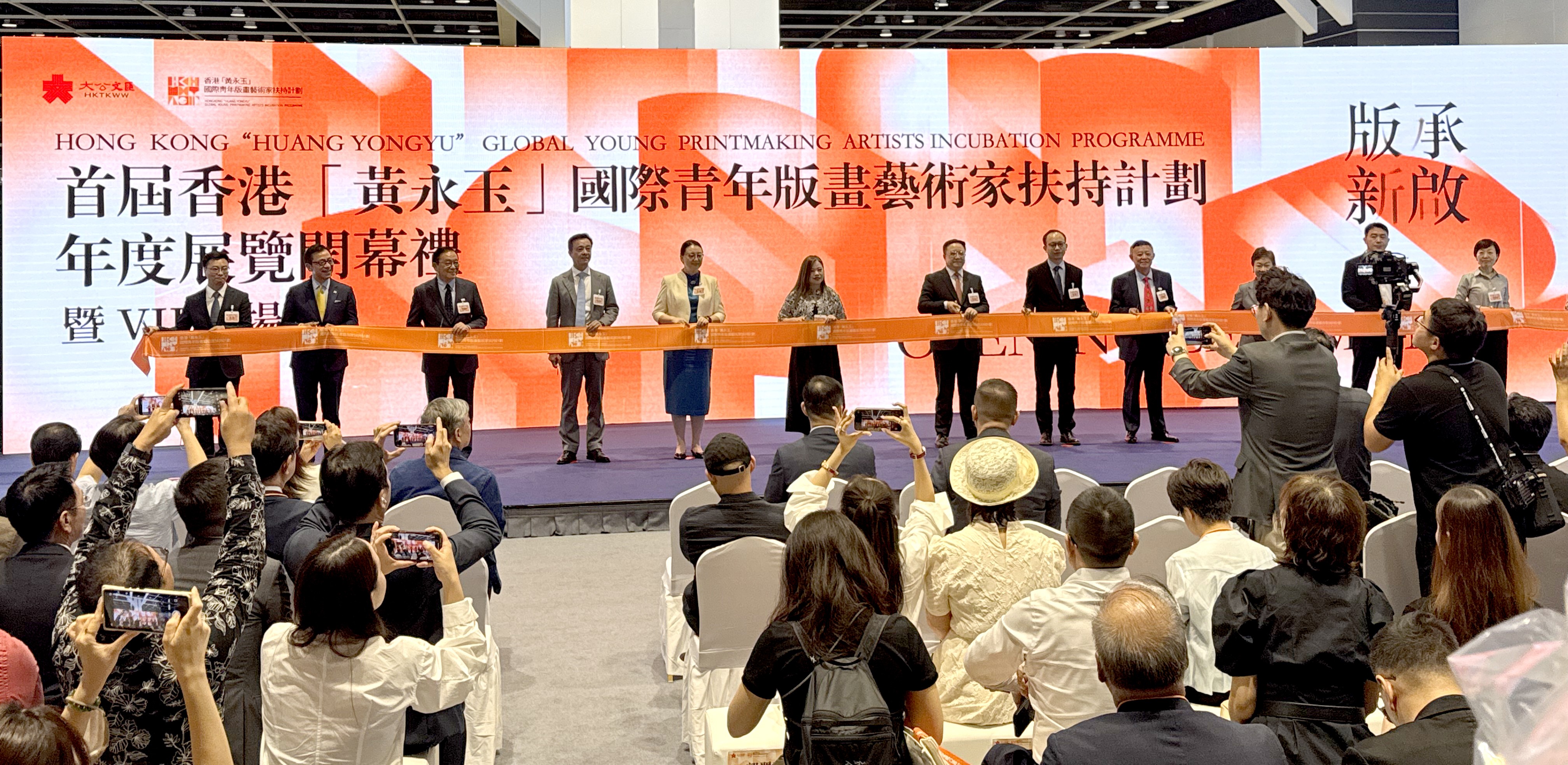 华润现代服务正式加入香港特区政府“内地企业出海专班” 以香港所长服务国家所需助力内企借港扬帆全球- 新华网客户端