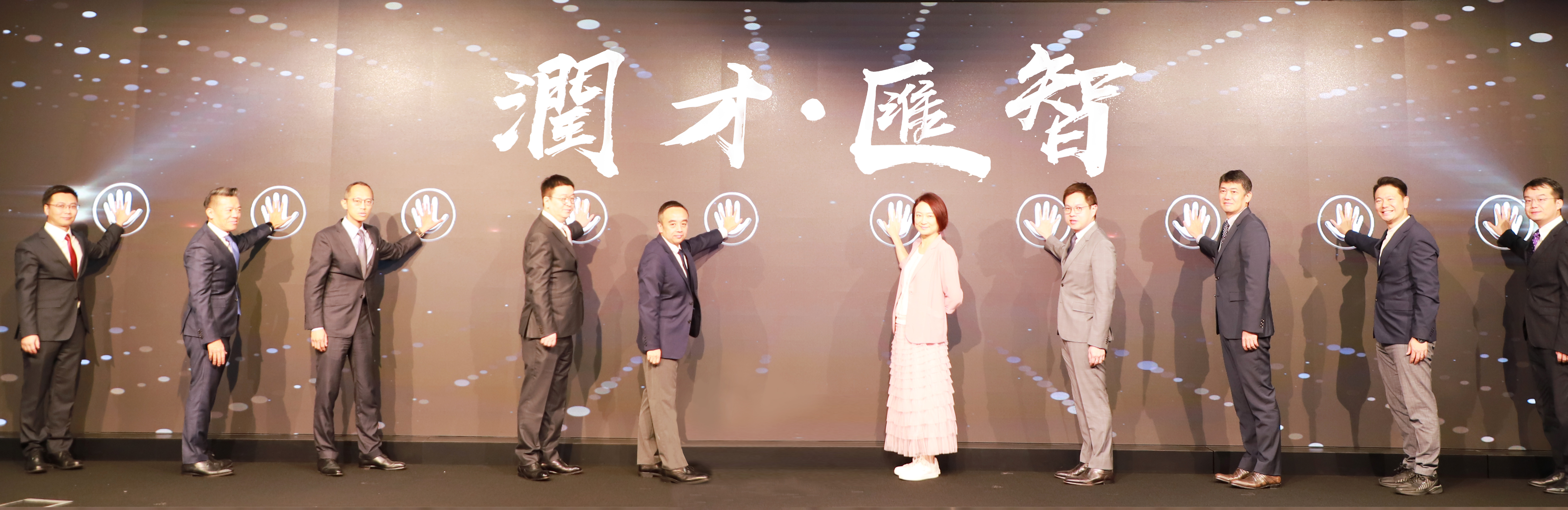 华润现代服务正式加入香港特区政府“内地企业出海专班” 以香港所长服务国家所需助力内企借港扬帆全球- 新华网客户端