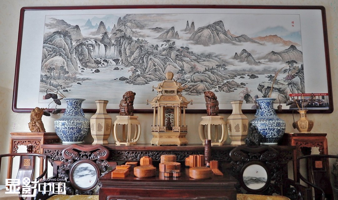 显影中国】竹刻艺人：守艺50载雕匠心刻竹魂_显影中国_新华网
