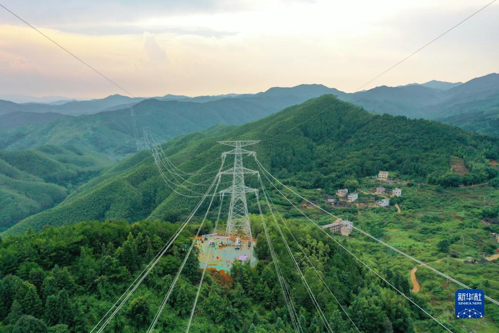 闽粤电力联网线路工程全线贯通组图