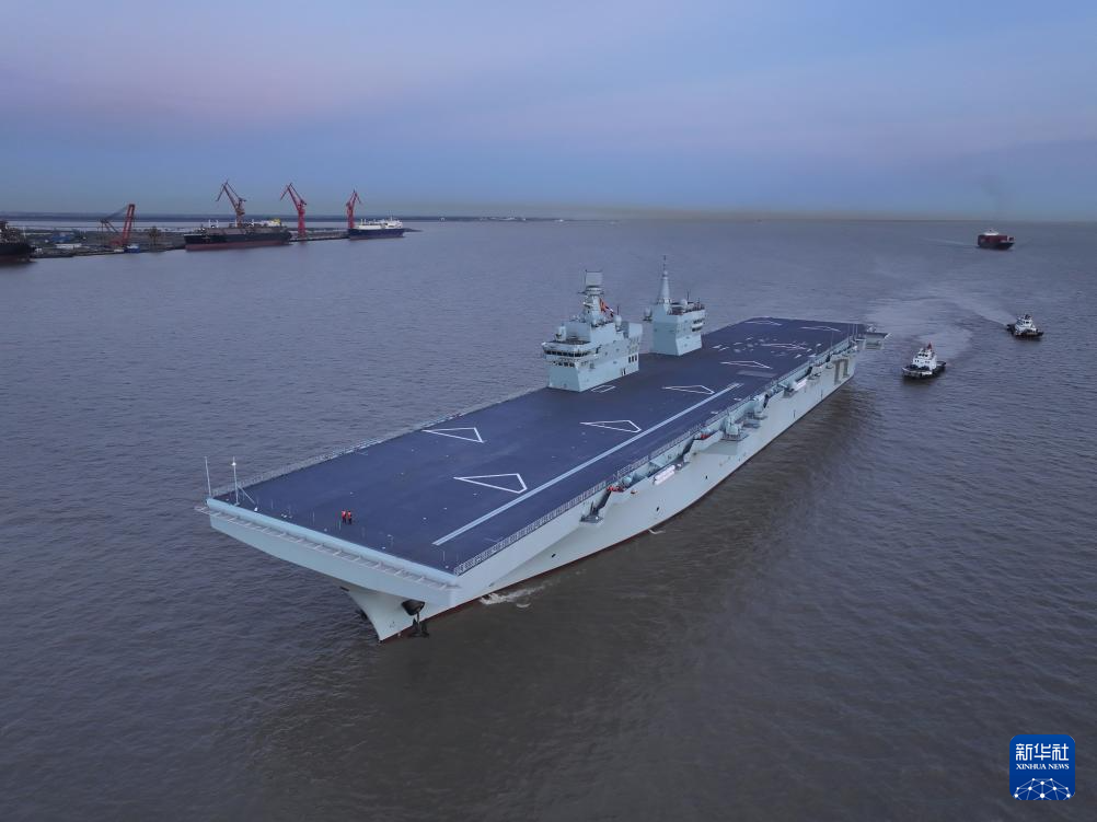 海军四川舰顺利完成首次航行试验