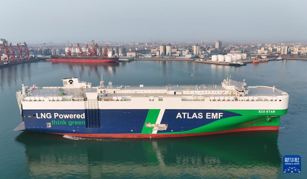 山东龙口：国产7000车位双燃料汽车运输船投运