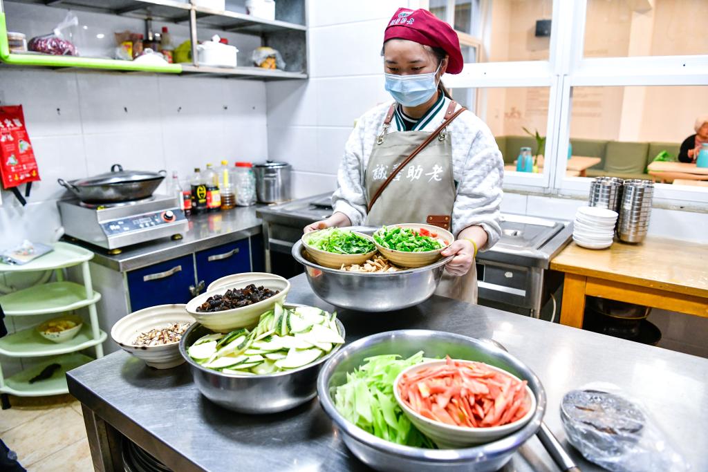 中国故事|传爱心、汇能量:助老社群里的“青春接力”