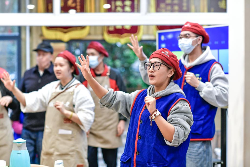 中国故事|传爱心、汇能量:助老社群里的“青春接力”