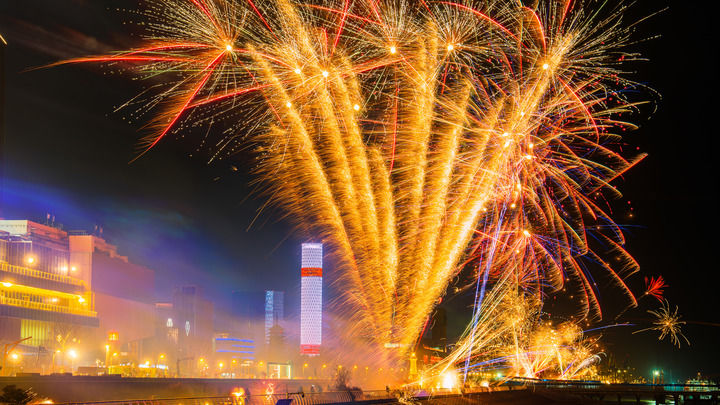 新春走基层丨在长江口遇见“新春消费潮”