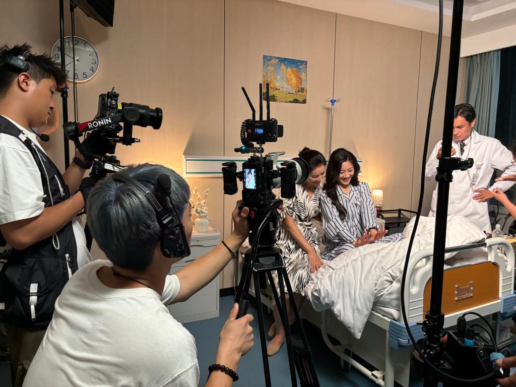 新春走基层丨在短剧片场感受小城“热辣滚烫”