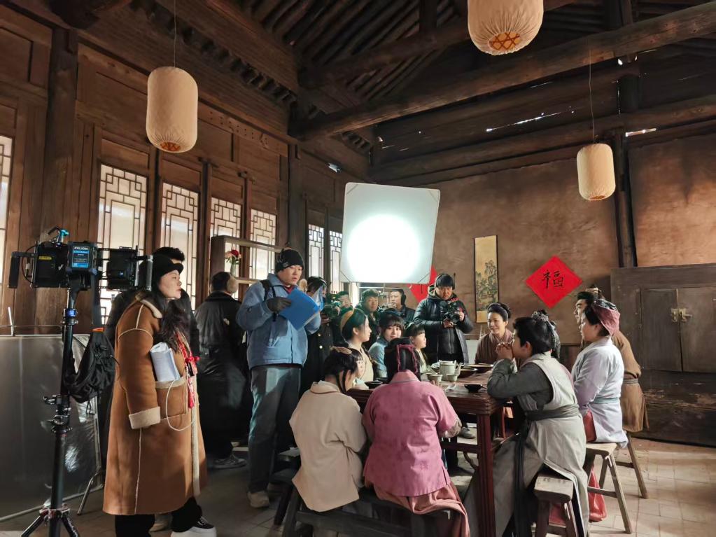 新春走基层丨在短剧片场感受小城“热辣滚烫”