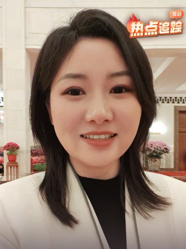 人民大会堂里的阵阵掌声，都响在老百姓心坎上