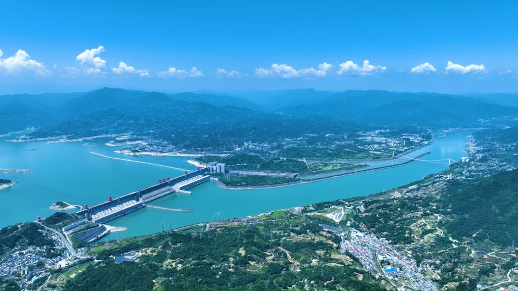 深度解析：三峡航运新通道的综合效益与发展前景