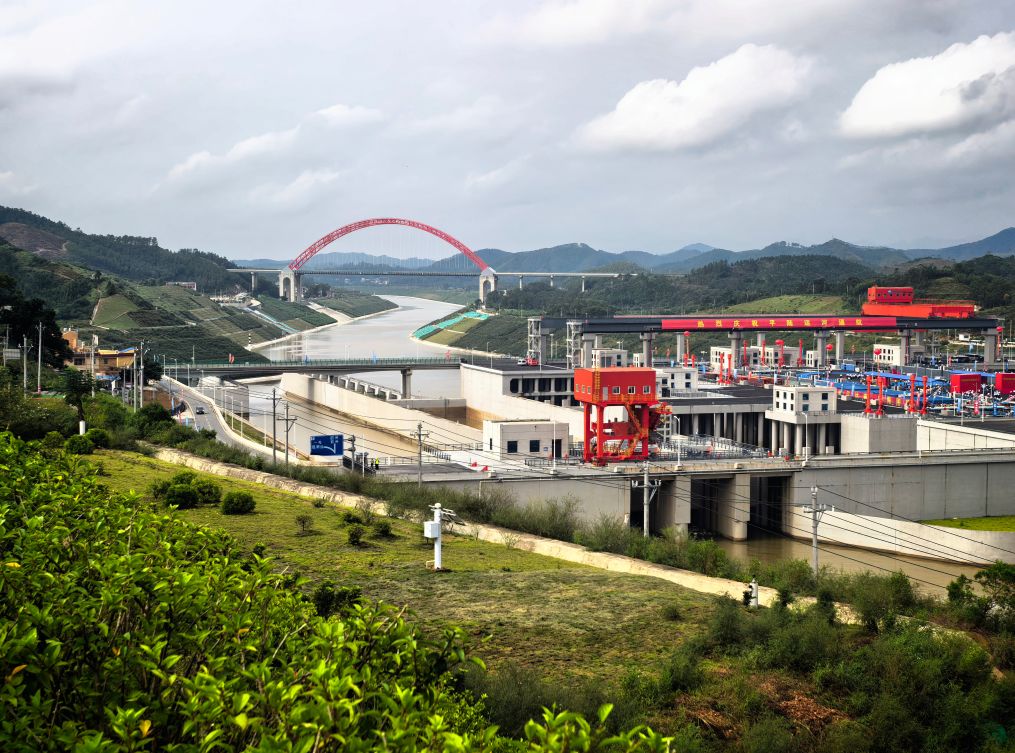 平陆运河通航 中国建成西南地区通往东盟新通道