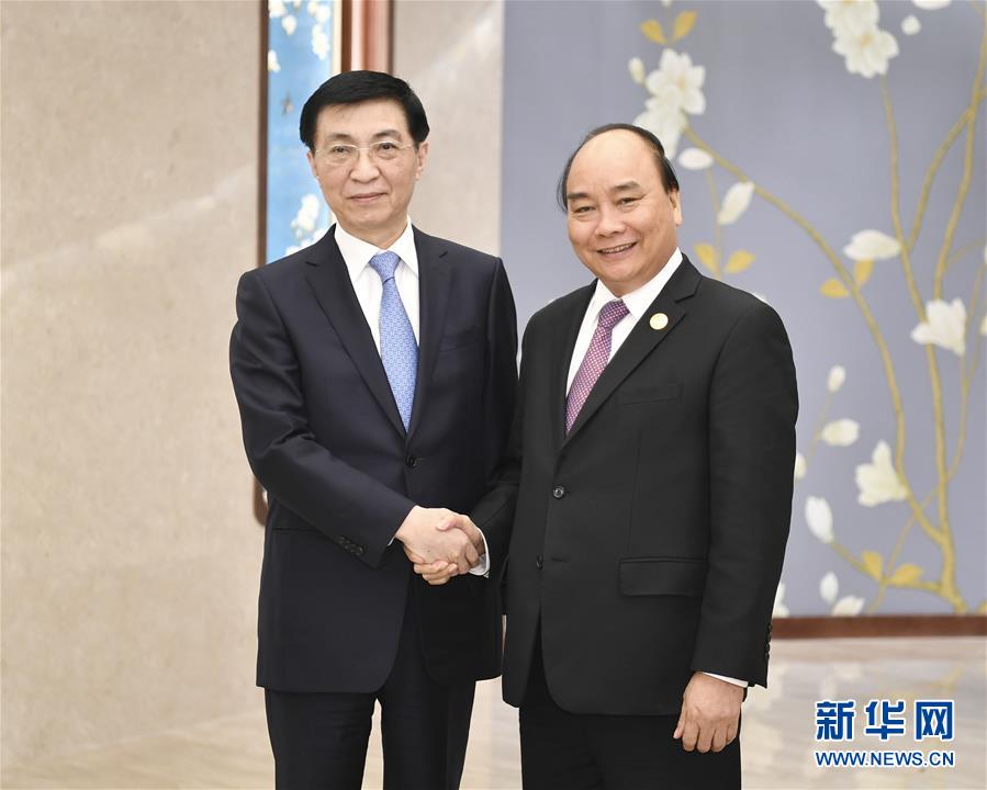 （时政）王沪宁会见越南总理阮春福
