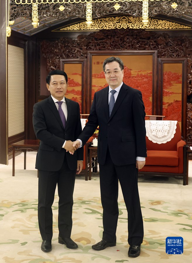 丁薛祥会见老挝副总理兼外长沙伦赛-新华网
