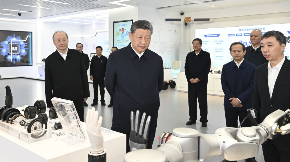 习近平：建设社会主义现代化强国，关键在科技自立自强