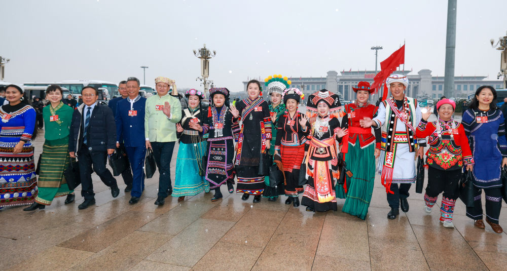 习近平总书记引领推进中华民族共同体建设