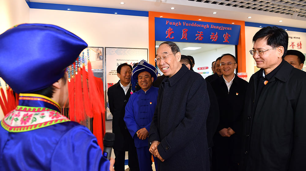 尤权率中央代表团三分团在广西贵港看望慰问各族各界干部群众