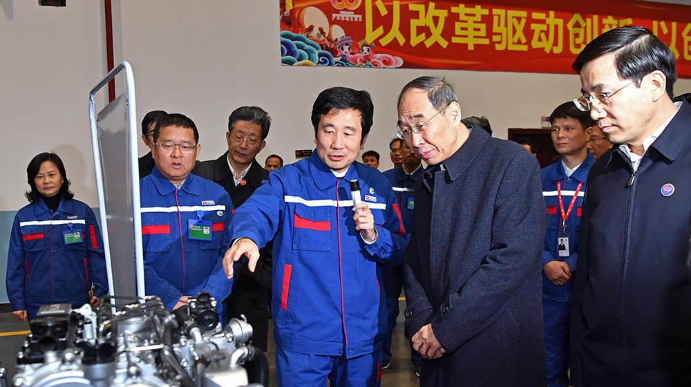 尤权率中央代表团三分团在广西玉林看望慰问各族各界干部群众