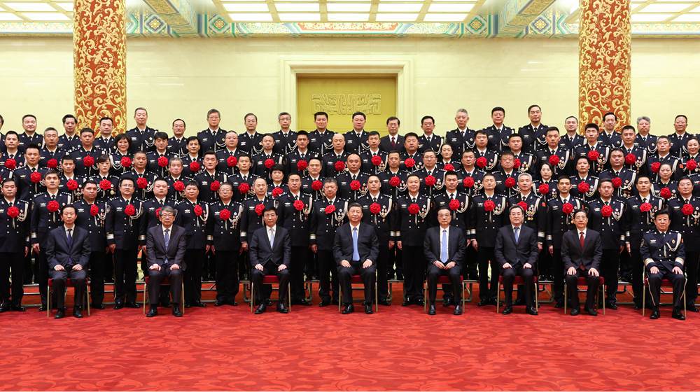 习近平会见全国公安系统英雄模范立功集体表彰大会代表 李克强王沪宁参加会见