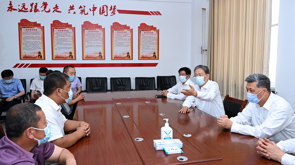 赵乐际在新疆调研