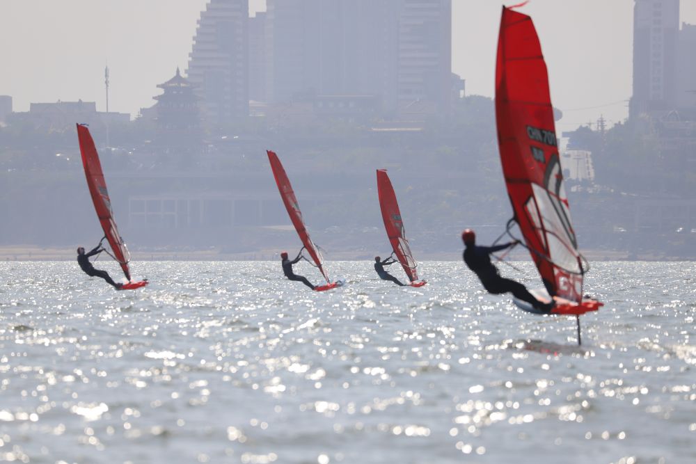 全国帆板冠军赛扬帆“中国最北海岸”_2024巴黎奥运会_新华网