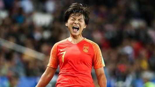 女足姑娘抵京 贾秀全透露王霜将回国踢球