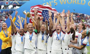 美国队2:0胜荷兰第四次夺冠 拉皮诺包揽双料最佳