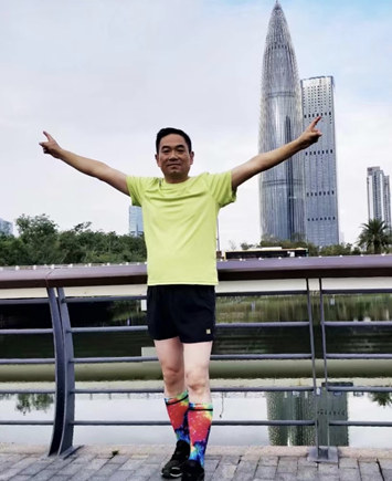 坚持6年创意轨迹跑，他用双脚绘出红色画卷