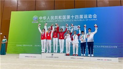 言笑晏晏尹笑言