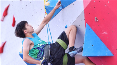 14岁攀岩冠军：长大还是想当个医生
