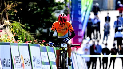 麻雀也能飞上天&mdash;&mdash;俱乐部选手登顶全运会山地自行车赛