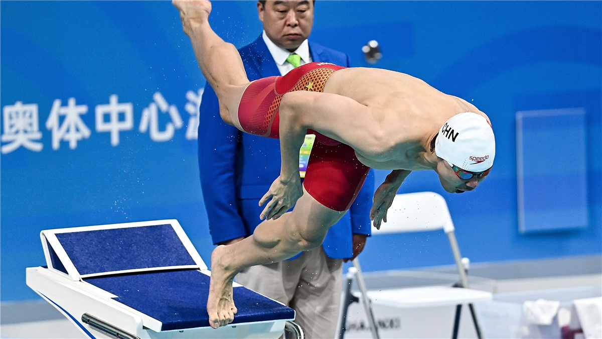 全运会-游泳男子50米自由泳：余贺新夺冠并创全国纪录