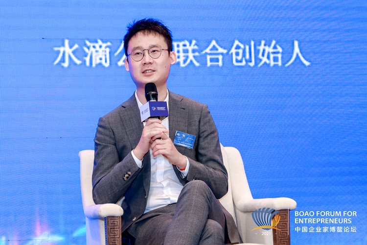 杨光：通过数字及互联网化让保险服务更便捷-新华网