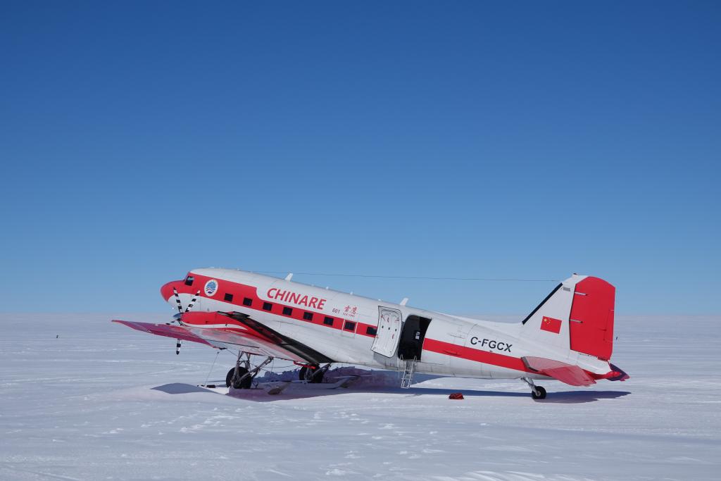 10年航程80万公里！中国“雪鹰601”飞机翱翔南极