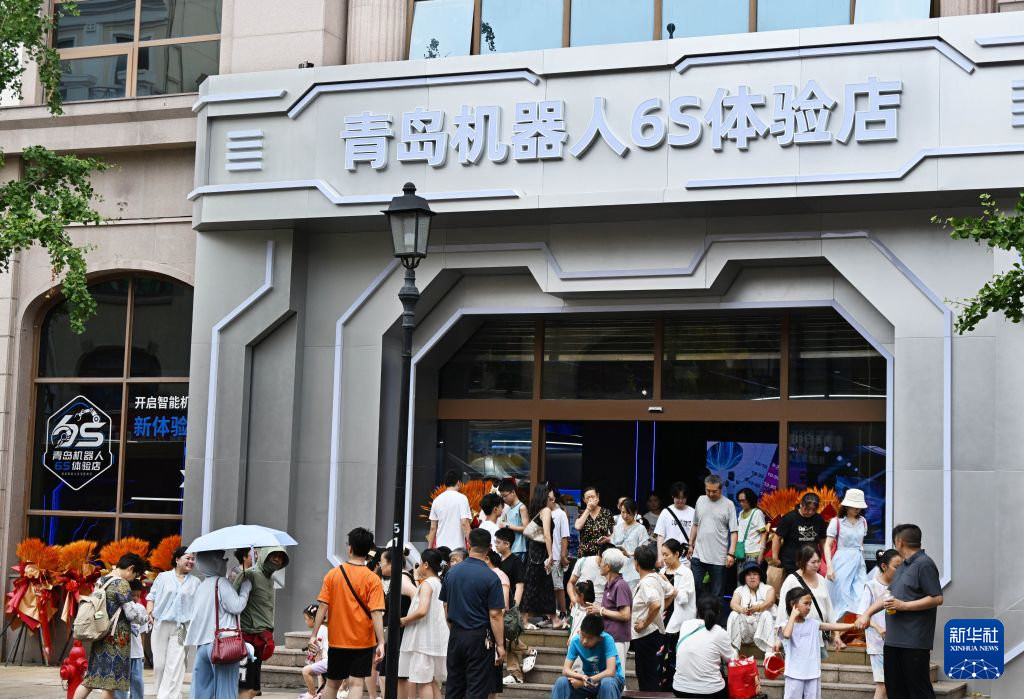 青岛首家机器人6S体验店启幕 支持租赁与定制