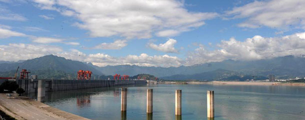 汛前三峡加速腾库 水库水位已跌20多米