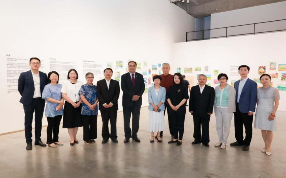 “时间的笔触——孩子们眼中的美丽中国”主题绘画展在京启幕插图