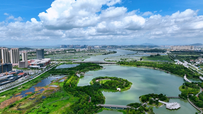百崎湖景区成功获评福建省第十四批水利风景区,图为百崎湖及其周边