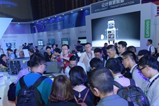 展区产品参观者络绎不绝