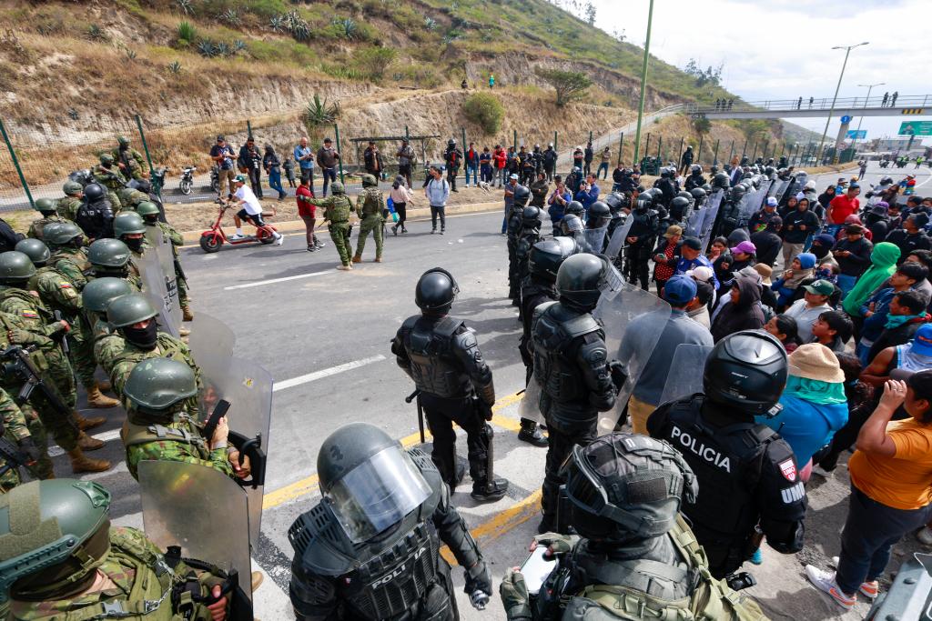 厄瓜多尔总统车队遇袭 总统未受伤