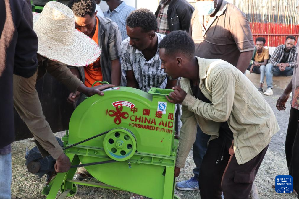 中国向中埃塞农业减贫示范村捐赠一批农业设备