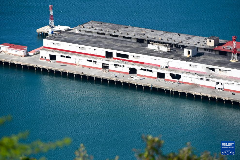 再访美军空袭后的拉瓜伊拉港