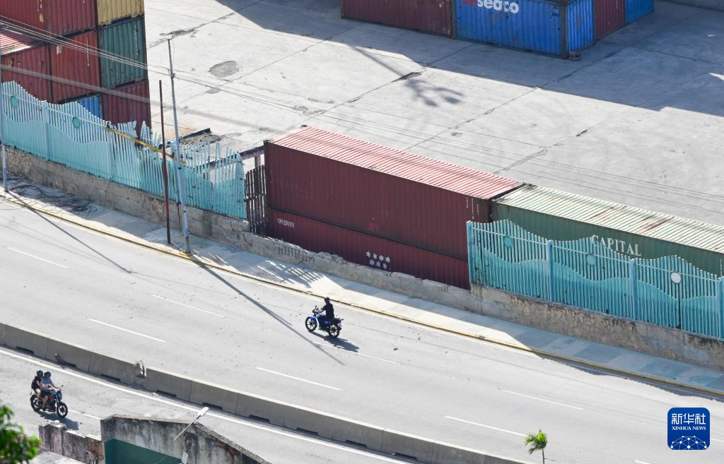 再访美军空袭后的拉瓜伊拉港