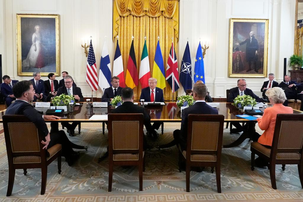 国际观察丨月月惊奇 桩桩怪象——特朗普2.0政府一年间