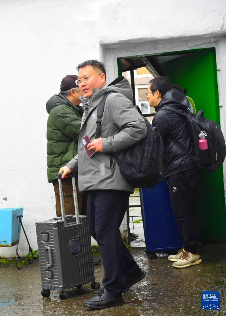 18名中国公民自伊朗撤离至阿塞拜疆