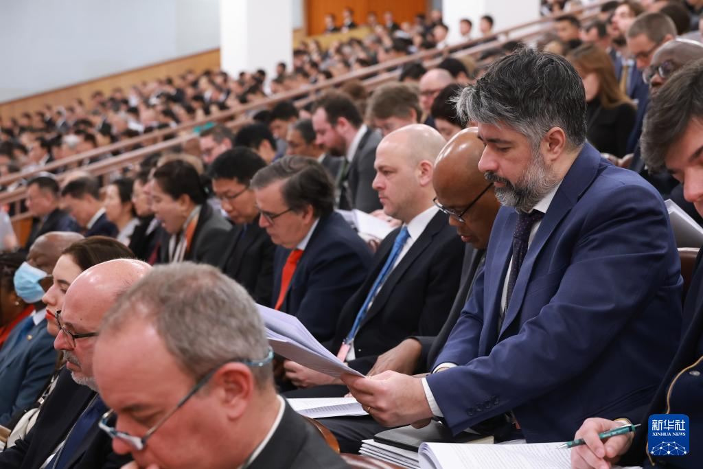 两会新华鲜报｜中国担当！为世界注入确定性