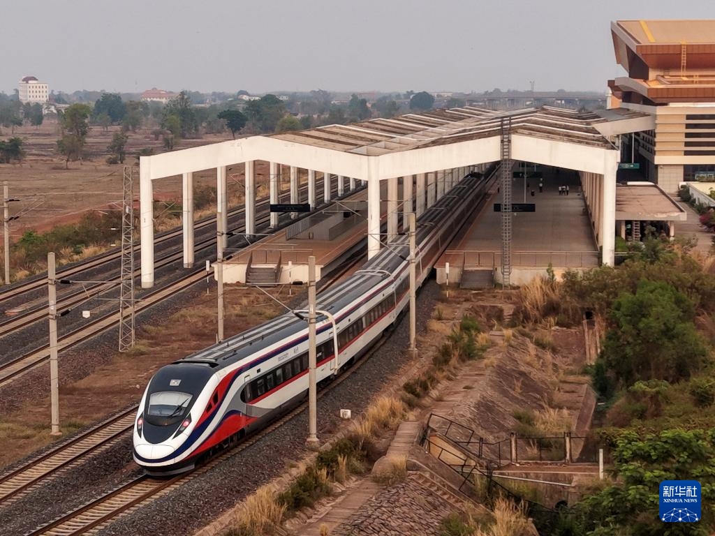 便利跨境往来　助力人文交流——中老铁路国际旅客列车开行三载铺就民心相通路